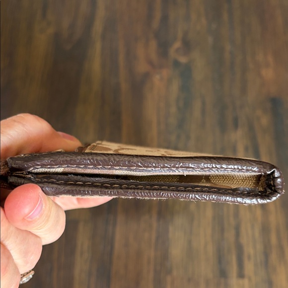 Coach Signature strip Zippy Wallet/Wristlet - Picture 7 of 13